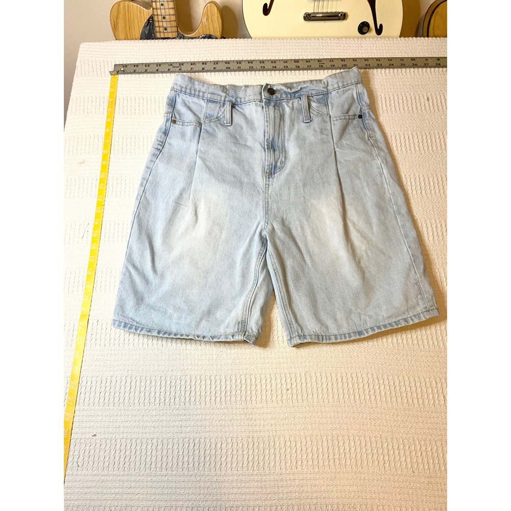 JustFab Womens Light Wash Pleated Denim Shorts Size 29
